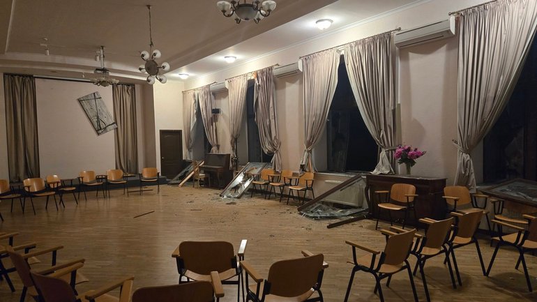 У Києві вибухова хвиля винесла вікна і двері в інституті релігійних наук св. Фоми Аквінського
