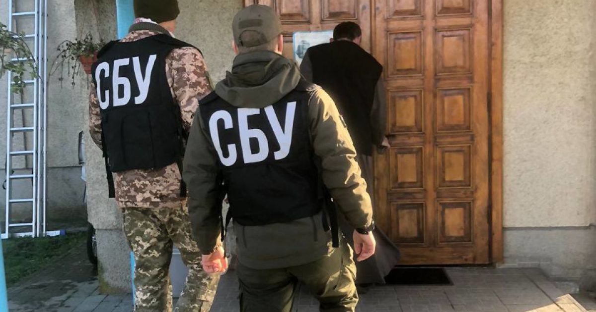 На Закарпатті СБУ завітала до двох храмів УПЦ з обшуками – журналіст