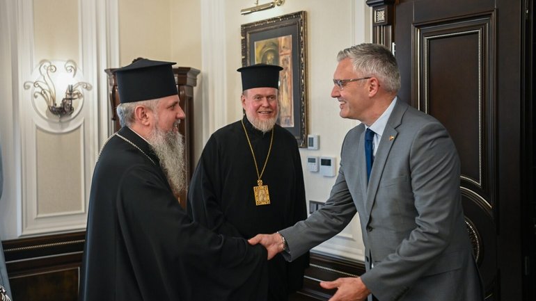 Предстоятель ПЦУ зустрівся з делегацією Великої Британії та подякував за підтримку України