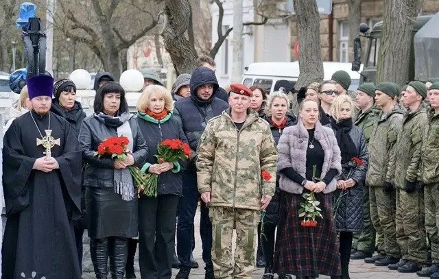 Окупанти в Криму відслужили панахиду беркутівцями, які намагалися задушити Майдан у Києві