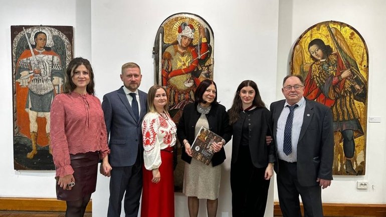 НБУ представив срібну монету "Архангел Михаїл"