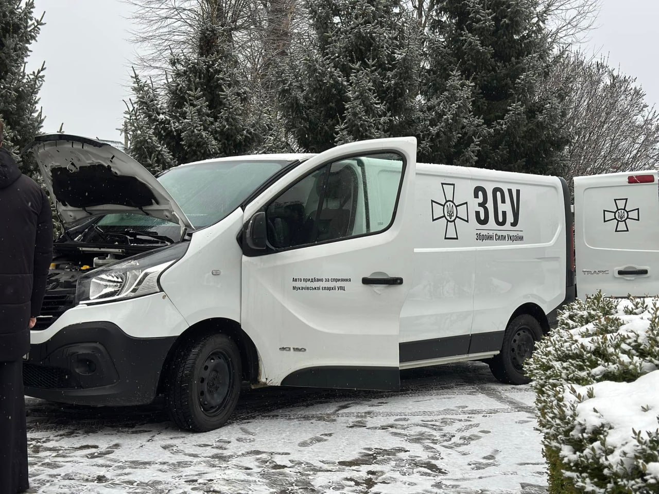 У Мукачівській єпархії УПЦ вчергове передали автомобіль для ЗСУ