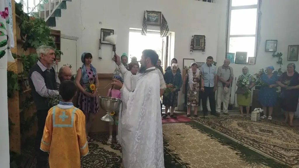 На Полтавщині парафіяни вперше помолились у храмі, після об’єднання з ПЦУ