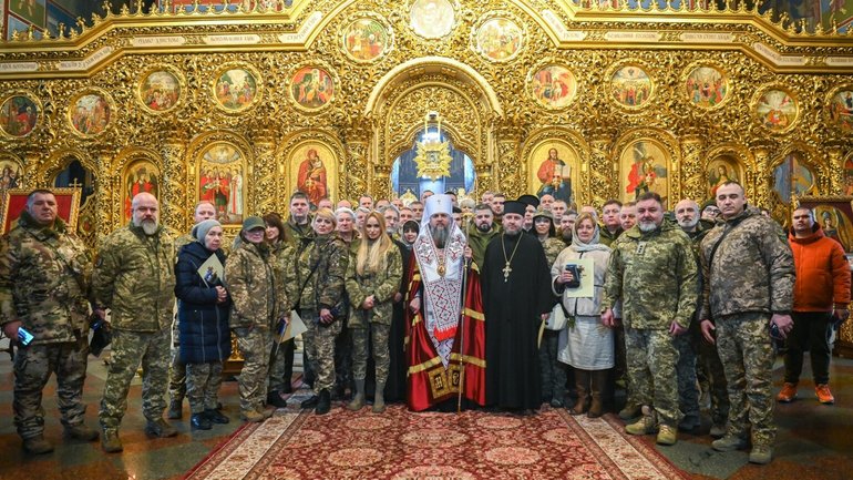 Митрополит Епіфаній відзначив воїнів-добровольців та волонтерів