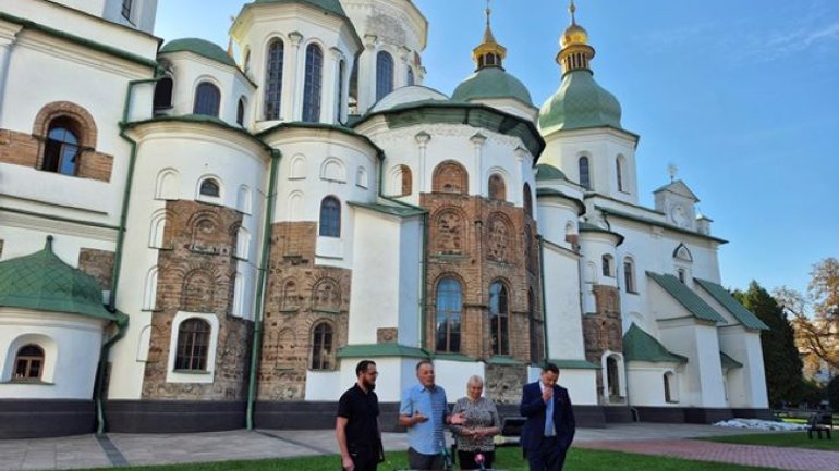 У Софії Київській успішно завершили проект з порятунку стін
