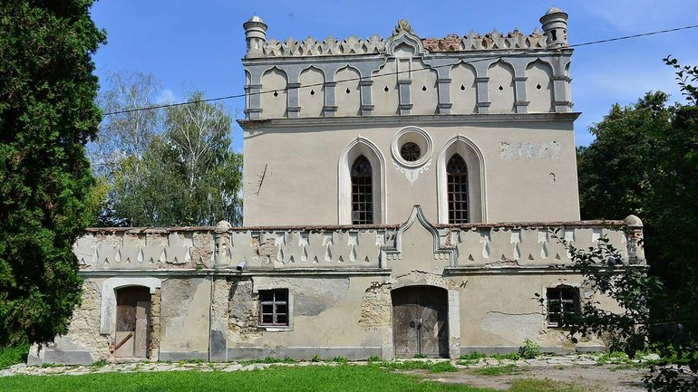 На Тернопільщині невідомі розбили двері та розкидали сміття в синагозі XVII ст.