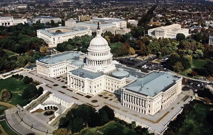 Побільшало конгресменів у США, які сповідують католицизм