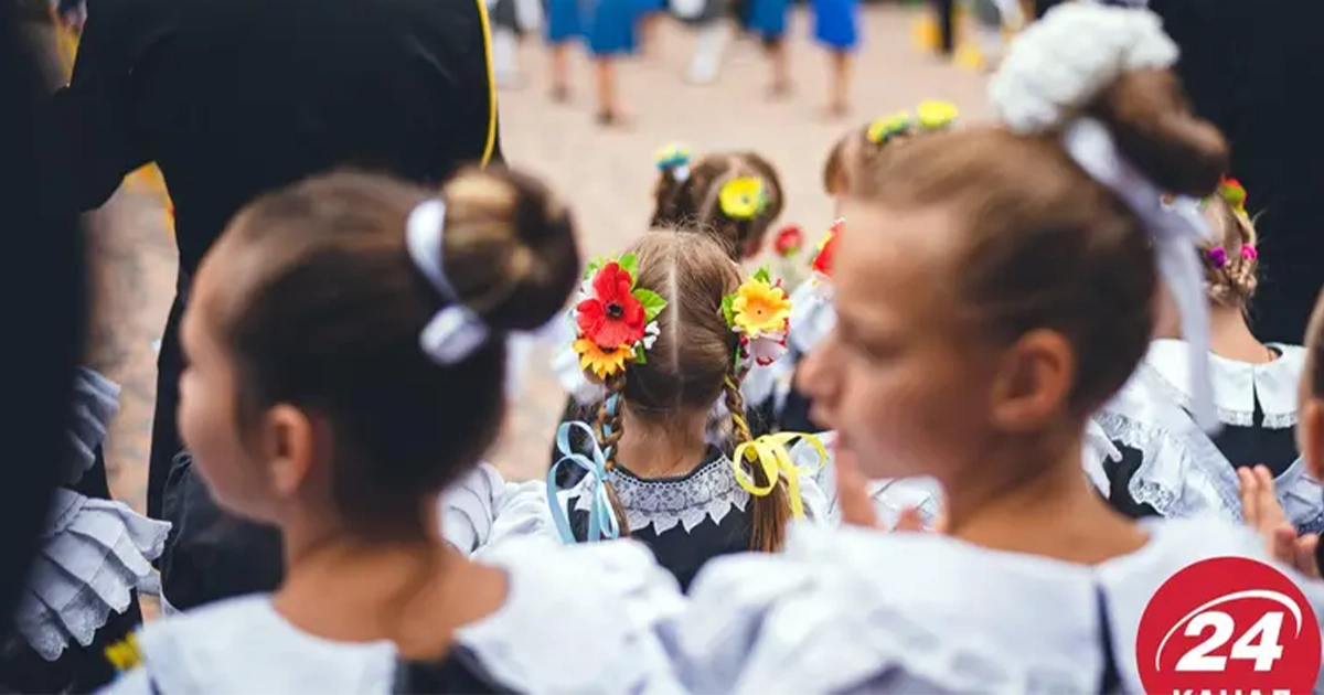 В Україні цьогоріч до першого класу пішли приблизно 240 тисяч дітей — на 10% менше, ніж торік