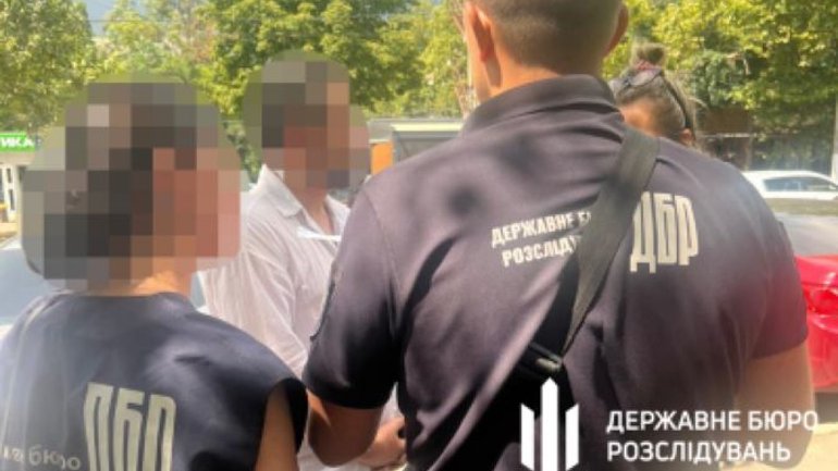 На Одещині ДБР затримало священнослужителя-адвоката, який вимагав гроші у священика