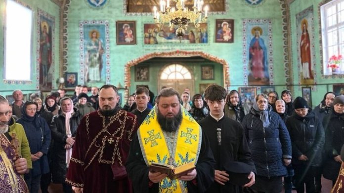 Перше богослужіння ПЦУ після переходу громади у Малятинцях: поліція перевіряє звернення УПЦ