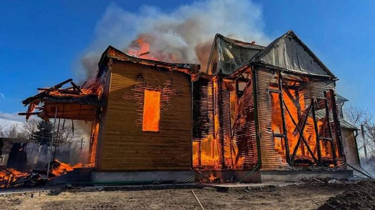 На Тернопільщині до тла згоріла церква ПЦУ