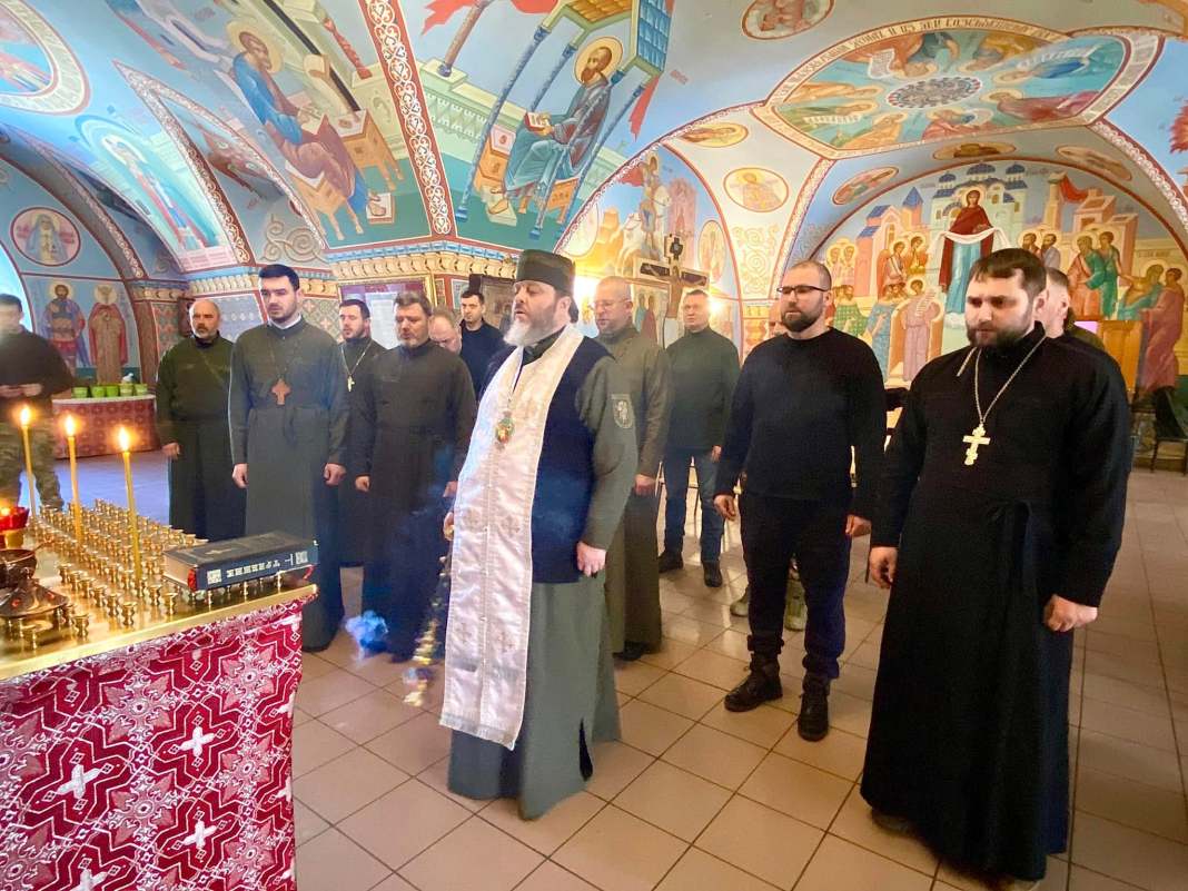 У військовому шпиталі в Києві капелани вшанували пам’ять Героїв Небесної Сотні молитвою