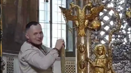 Громадський діяч вимагав замінити двоголових орлів у Софії Київській на тризуб