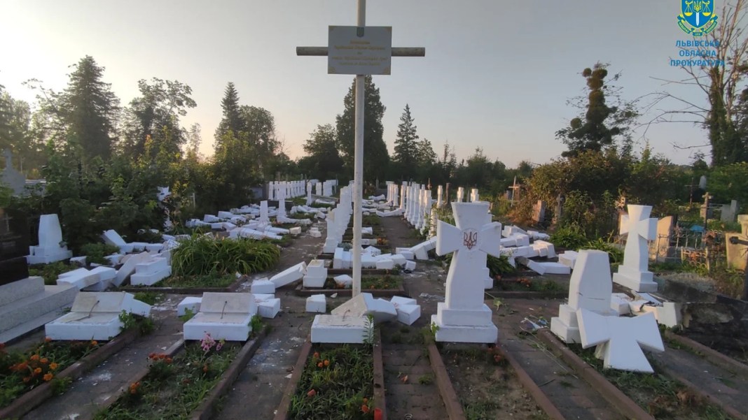 На Львівщині хлопця, який зруйнував пам’ятники Січовим Стрільцям та воїнам УГА, засудили до 9 років увʼязнення
