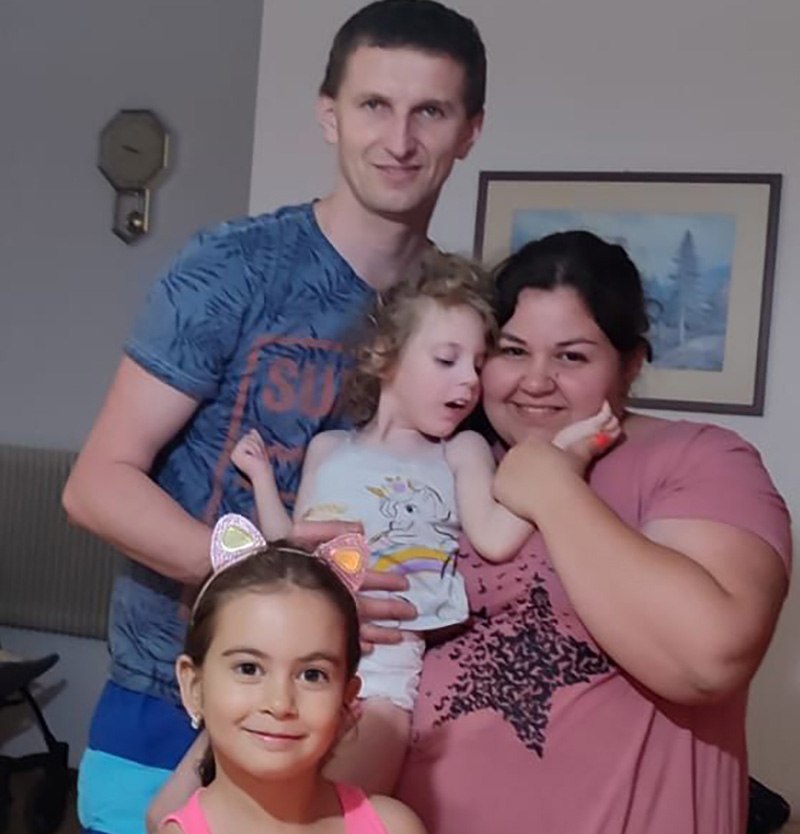 Українська сім'я втекла з Німеччини, щоб врятувати дитину від соцслужб