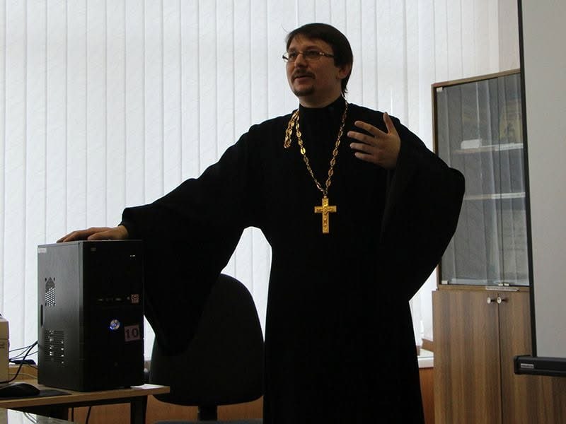 У Білорусі православному священику та батькові багатьох дітей дали два роки «домашнього ув'язнення» — ймовірно, за допомогу «білоруському Гаюну»