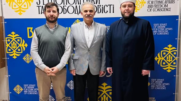 Муфтій Мурат Сулейманов презентував голові ДЕСС «Атлас ісламської культури»