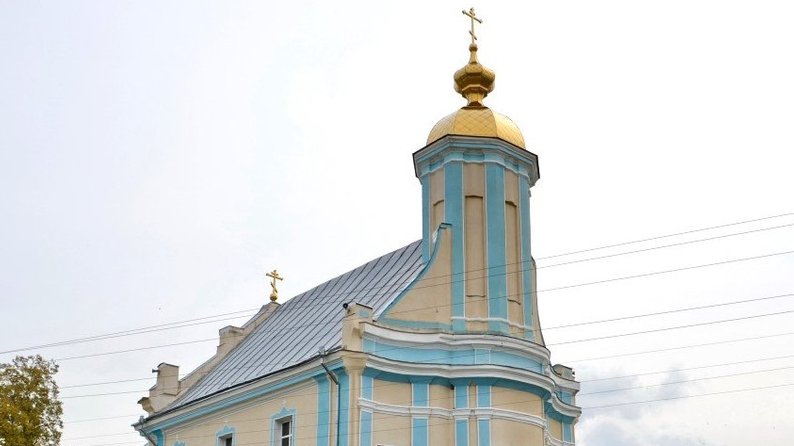 На Житомирщині прихильники УПЦ після переходу громади забарикадувалися в храмі