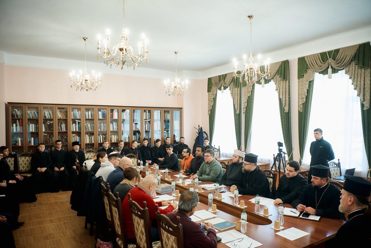 Міжрелігійний круглий стіл: «Гріх і зло у світових релігіях в контексті війни в Україні»