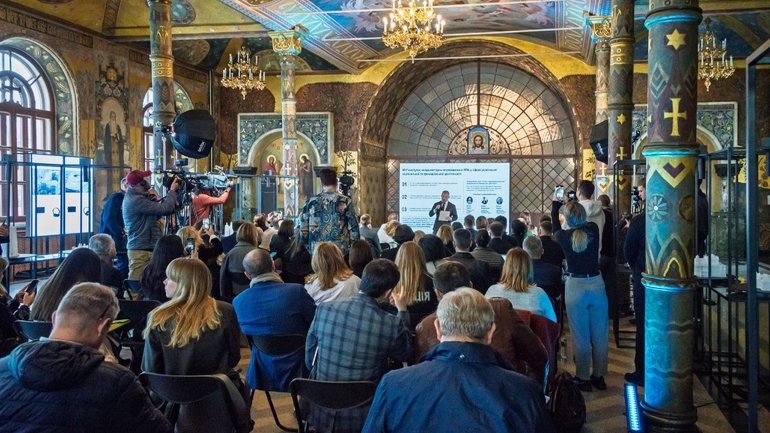 У Києво-Печерській лаврі обговорили, "як зміцнювати власну ідентичність"