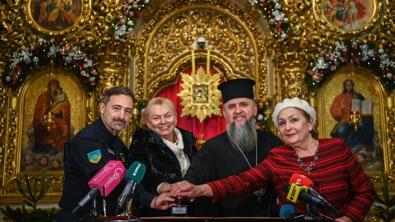 Митрополит Епіфаній взяв участь у спецпогашенні марок «Нова радість стала»