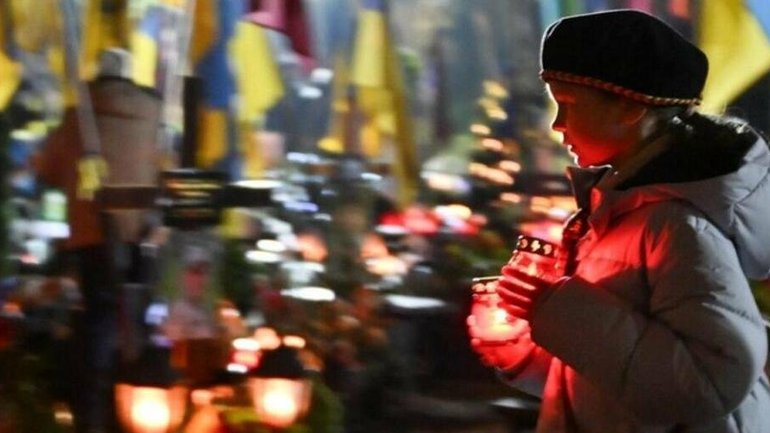 Вифлеємський Вогонь Миру запалав на могилах Героїв у Львові