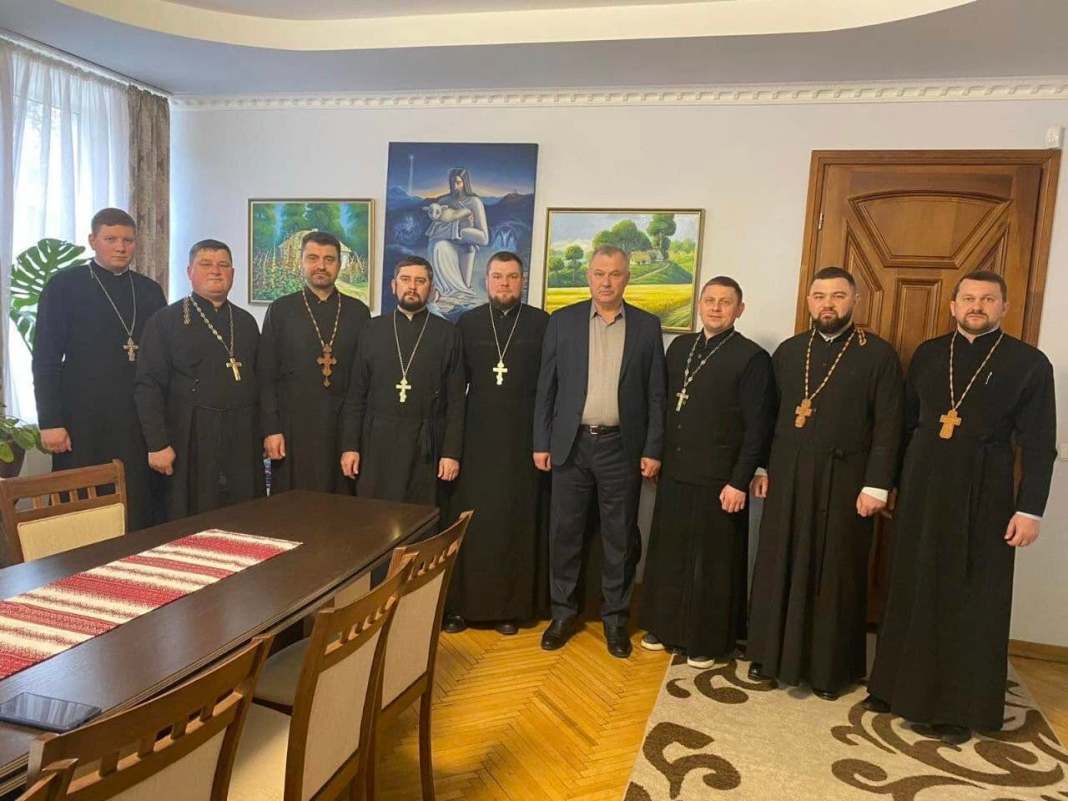 Духовенство ПЦУ провело бесіди зі студентами Тернопільського коледжу на початку Великого посту