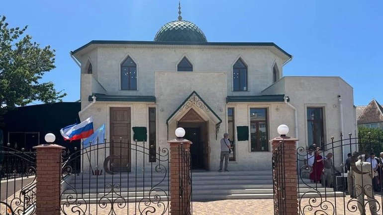У Криму за підтримки окупаційної влади відкрили соборну мечеть, яку будували понад десятиліття