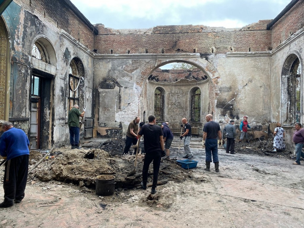 У Нікополі завершили розбирати завали храму УПЦ, який згорів 12 вересня
