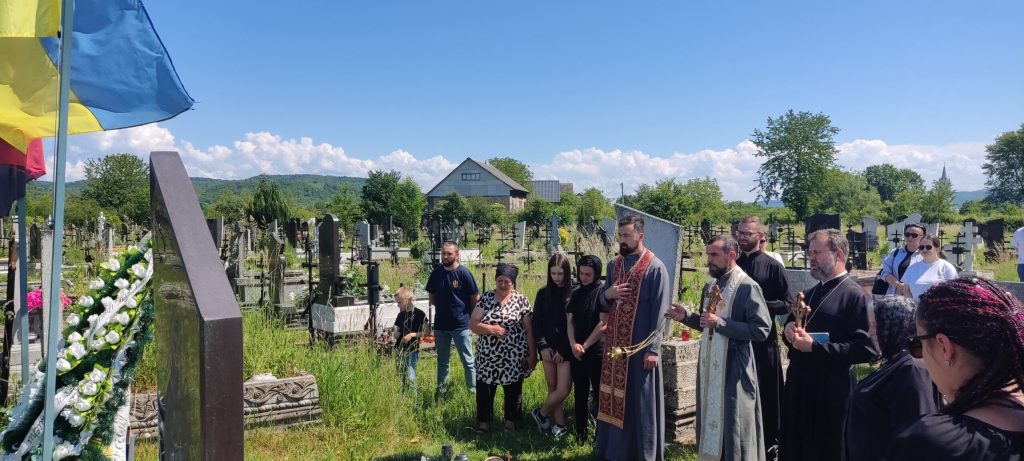 Автопробіг пам’яті Героїв: Духовенство Закарпаття помолилося за полеглих захисників