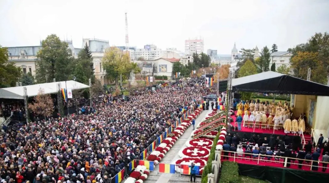 На свято Святої Параскеви в Яссах очікують понад 300 тисяч прочан Ясська архиєпархія очікує понад триста тисяч паломників на 9-денному паломництві в Яссах, яке...