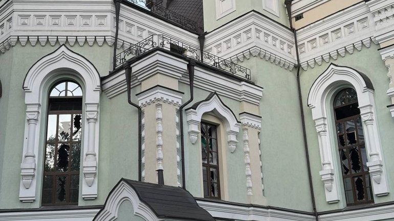 У Києві російським обстрілом пошкоджено храмовий комплекс УПЦ