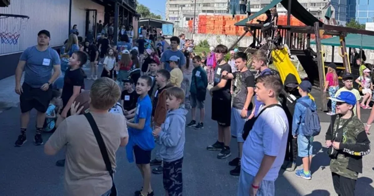 Російська ракета зірвала християнський дитячий табір у Дніпрі: понад 100 дітей ховалися у підвалі, тремтячи від страху