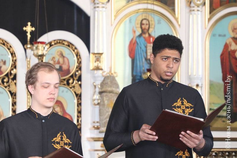 У Білорусі жорстко затримали співака церковного хору