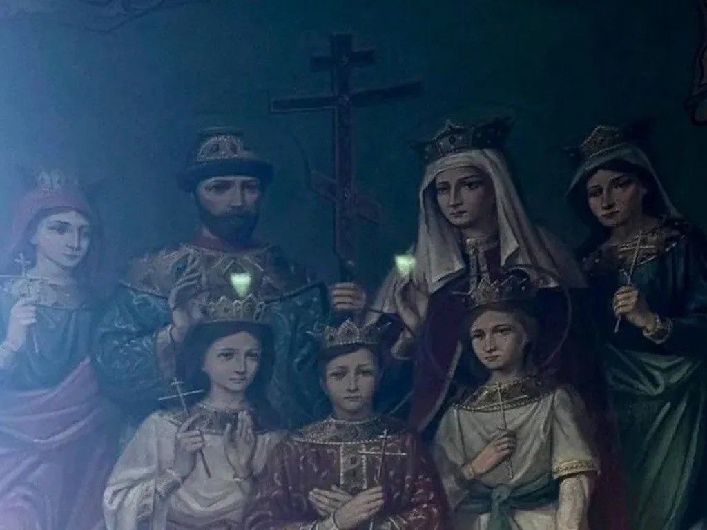 Іконописний розпис із зображенням російського царя Миколи ІІ та членів його родини в Успенському соборі у Володимирі буде демонтовано