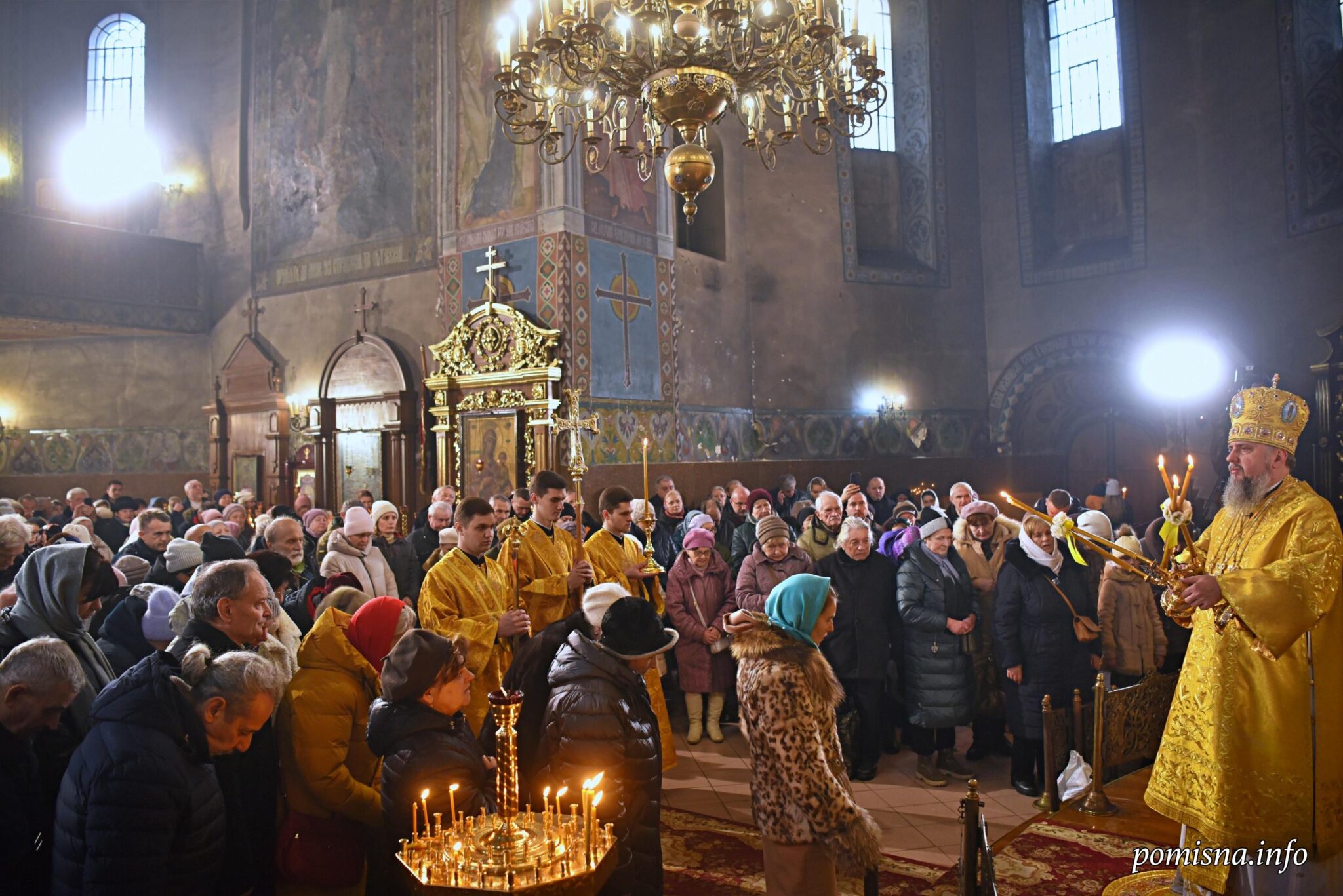 Війна зробила українців більш релігійними, – опитування