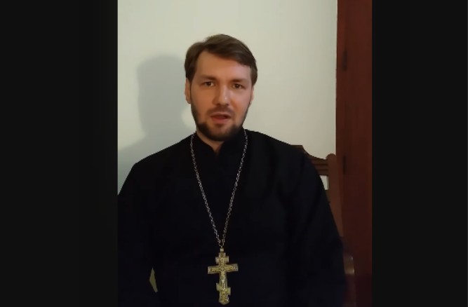 У росії священник публічно звинуватив єпископа у підтримці війни та розкішному житті