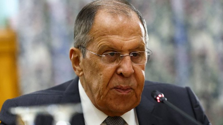 Лавров Такеру Карлсону: Росія не може змиритися з забороною УПЦ