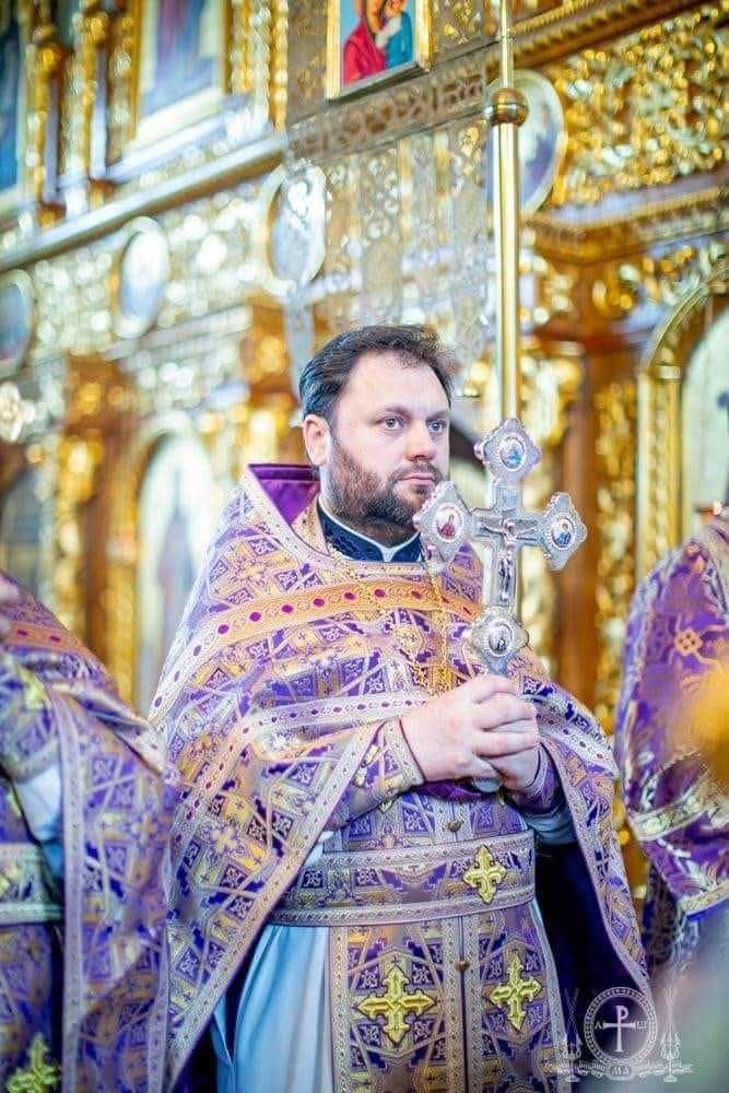 У Києві представники ТЦК затримали благочинного Кирилівського монастиря