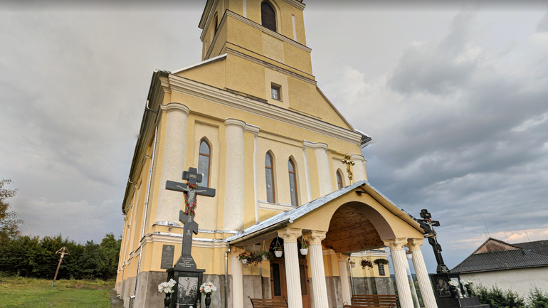 На Закарпатті п'яний злодій проник до церкви і там заснув