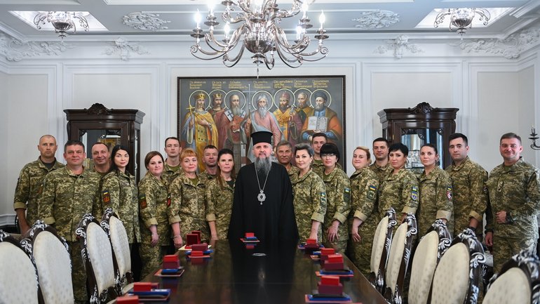 Предстоятель ПЦУ відзначив військових медиків евакуаційної бригади