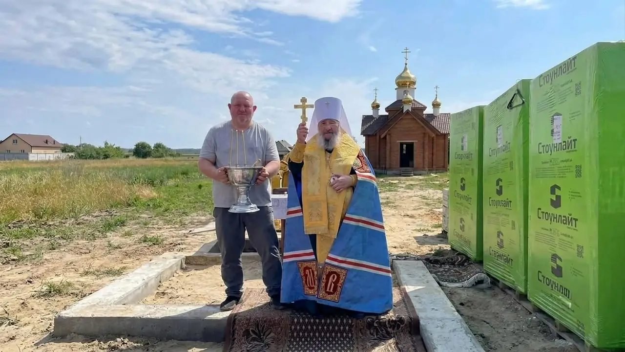 У селі Мокрець на Волині замість хати будують новий храм: як УПЦ обходить закон