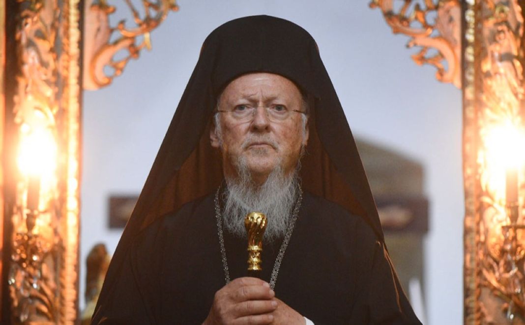 Вселенський патріарх відвідав святкування сторіччя Турецької Республіки Вселенський патріарх Варфоломій у супроводі єпископа Тралеонського Веніаміна прибув до А...