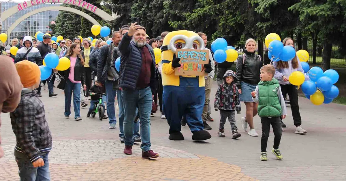 У Кам'янському відзначили День сім'ї масштабною ходою "Всі разом – за сім'ю!"