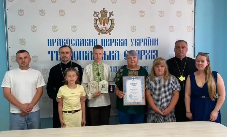 15-річного волонтера із Заліщиків нагородили церковною медаллю за допомогу ЗСУ