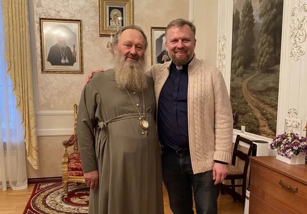 ПЦУ заборонила поширення нових молитовних текстів без затвердження Синодом: реакція священника