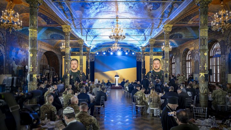 Володимир Зеленський взяв участь у першому військовому молитовному сніданку