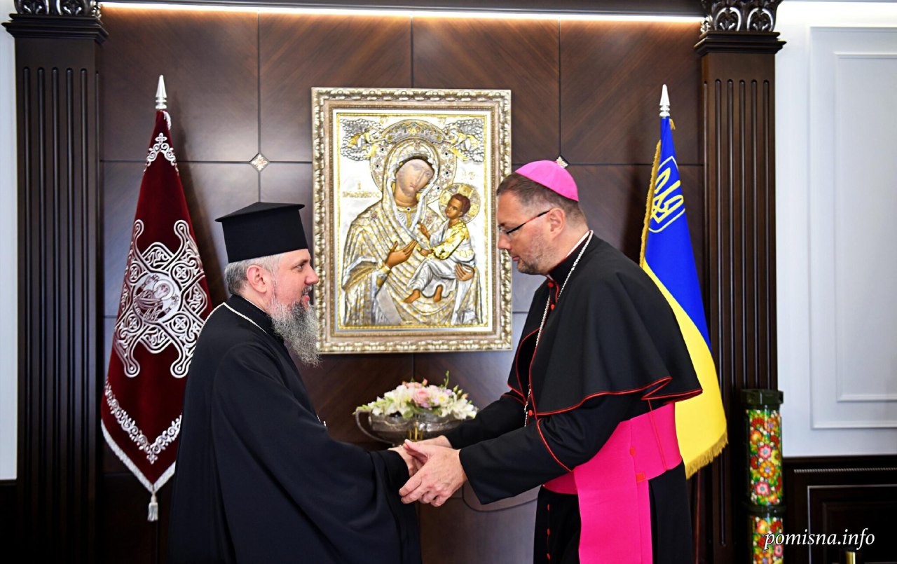 Епіфаній зустрівся із представником Ватикану