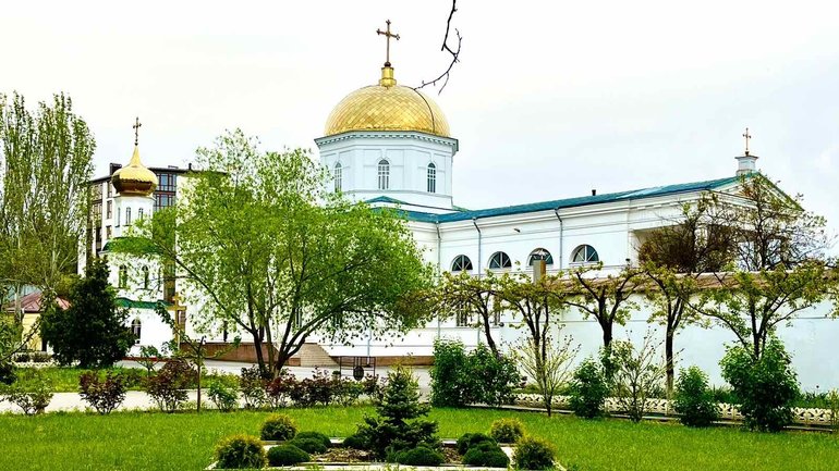 Свято-Духівський кафедральний собор Херсонської єпархії УПЦ недавно опинився в епіцентрі обстрілу.