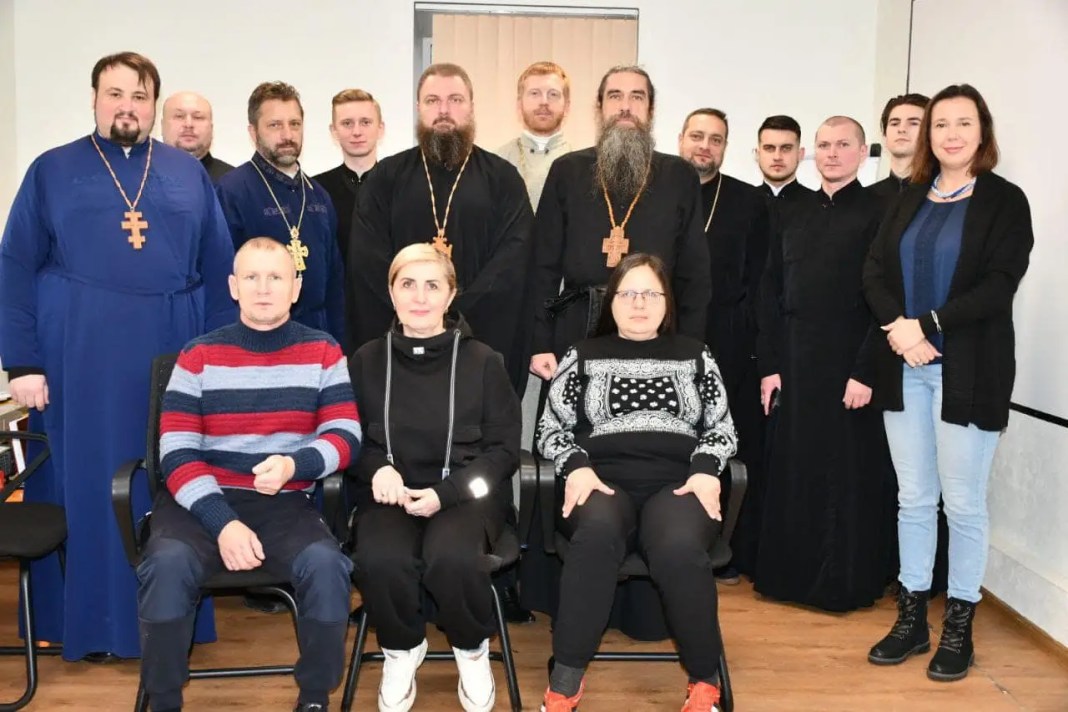 Священнослужителі навчаються допомагати ВІЛ-позитивним